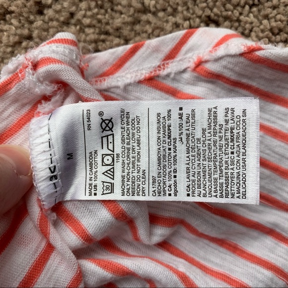 2 Old Navy Short Sleeve Tops - Picture 5 of 8